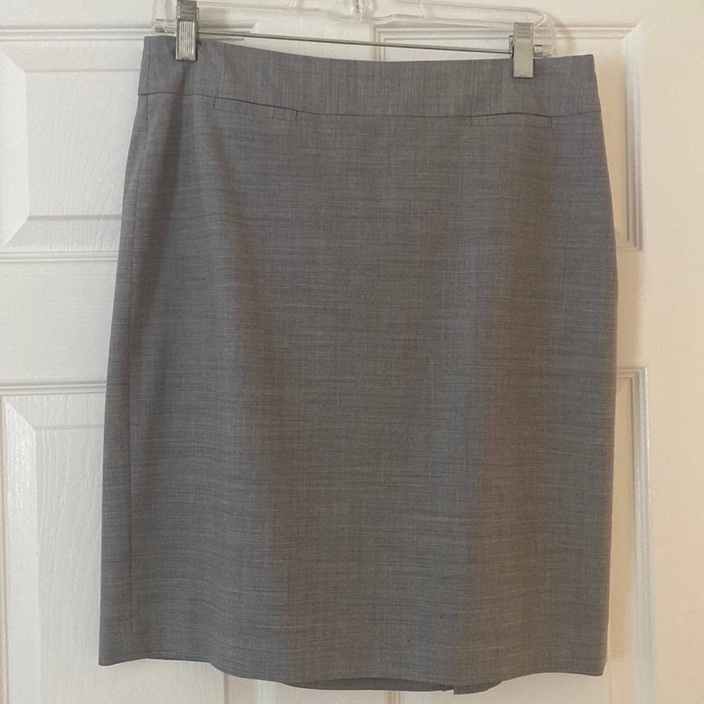 Gray banana republic mini skirt. Like new. Size 10p